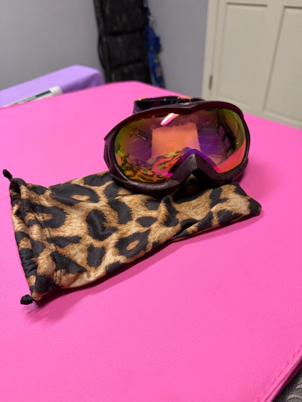 Mirrored Lens Ski/Snowboard Goggles with Leopard Microfiber Pouch